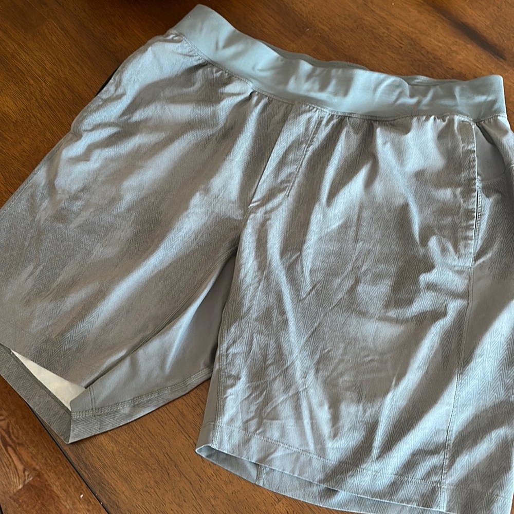 Men’s Lululemon Shorts Grey Herringbone 9in. size XL